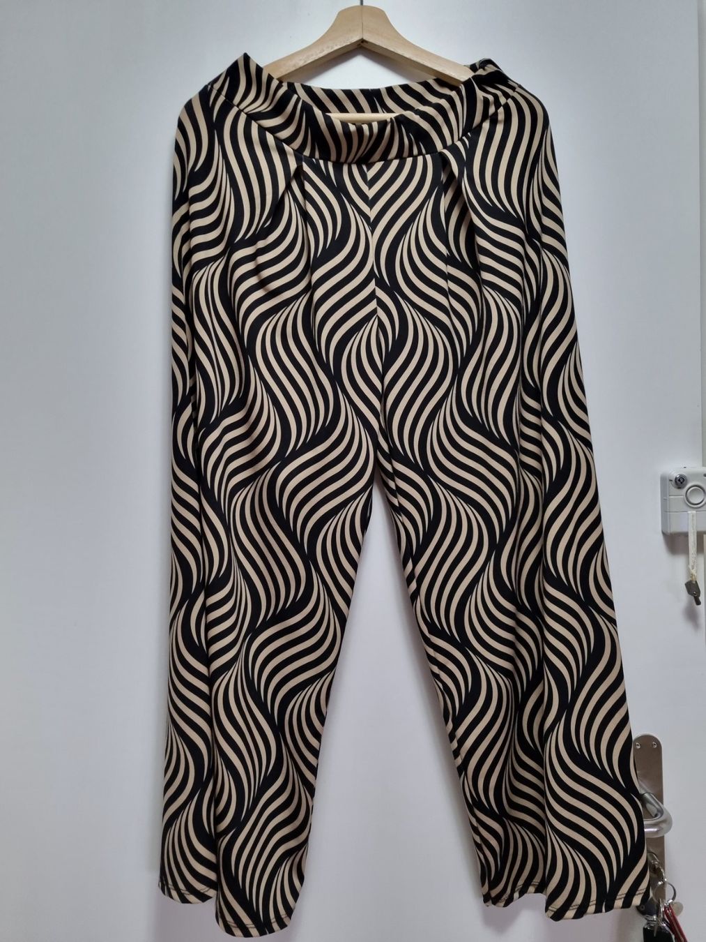Pantaloni: Schöne Stoffhose 42 / 44 L Neu – Nuovo (secondo la descrizione) da Beckenried venduto da lou_two 1