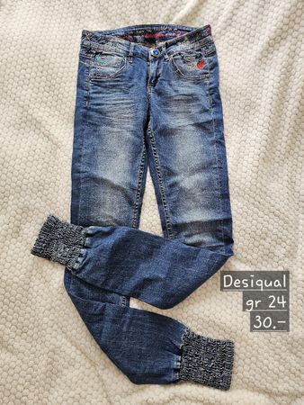 Jeans Desigual blau bestickt Grösse 24 