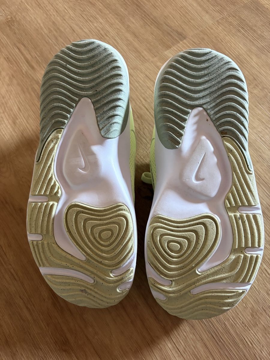 Nike Scarpe da donna: Nike Laufschuhe Gr. 36.5 – Usato da Lützelflüh-Goldbach venduto da Jungle_Julia 3