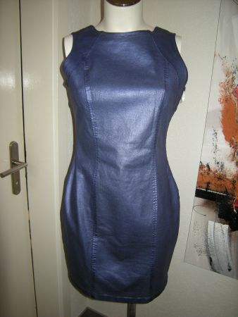 GUESS Cocktail Kleid ETUI KLEID Gr. M lila/violett