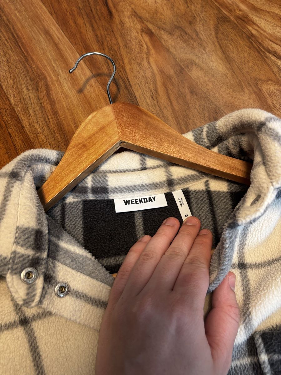 Weekday Giacche: Weekday Flannel Fleece | Size M – Usato da St. Gallen venduto da NPC_mit_Twint 3