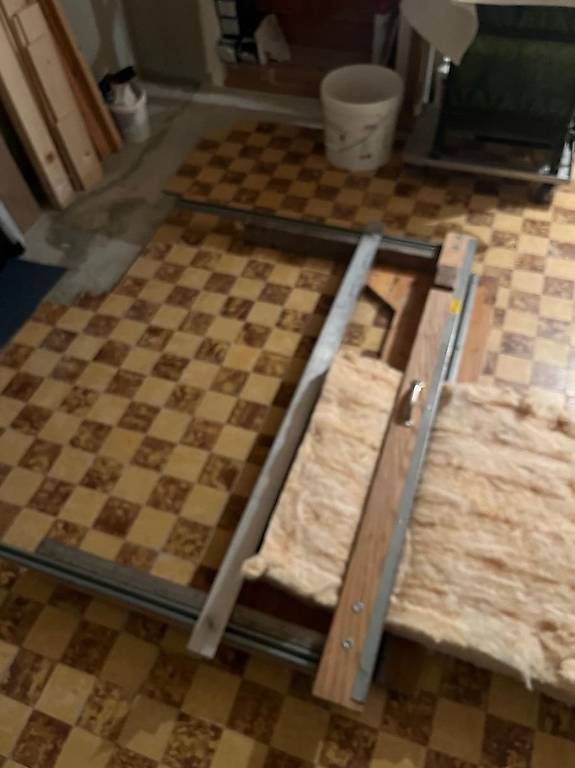 Altri materiali per l'edilizia: Decken-Isolation mit weissem Flies – Usato da Wauwil venduto da Parapenteurs 2