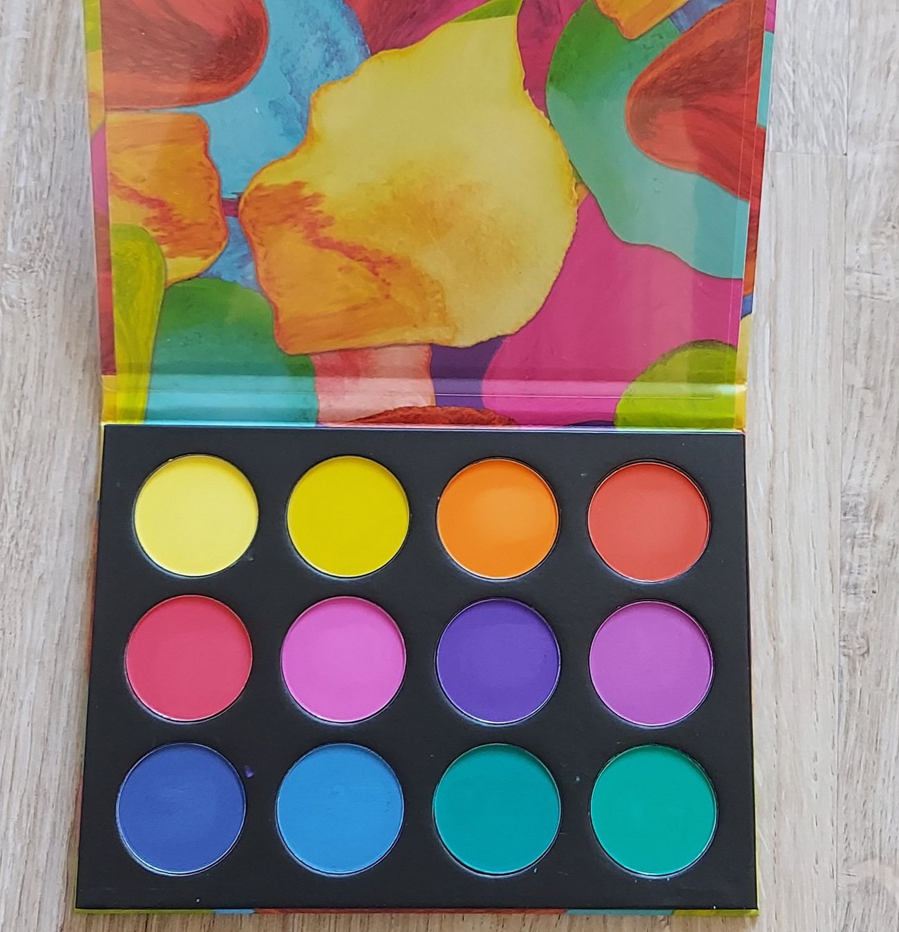Make-up: Coastal Scents Creative Me Lidschattenpalette – Usato da Läufelfingen venduto da Rubine 1