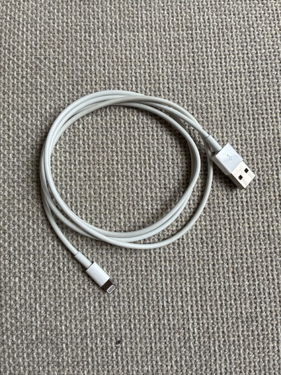 Apple Kabel: Apple Ladekabel – Gebraucht aus Bern von Matteooderso
