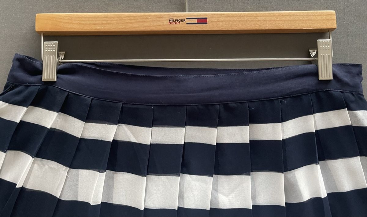 Tommy Hilfiger Gonne: Tommy Hilfiger Plissee-Rock Gr. 10 marineblau/weiss – Usato da Islikon venduto da Julies_wardrobe 2