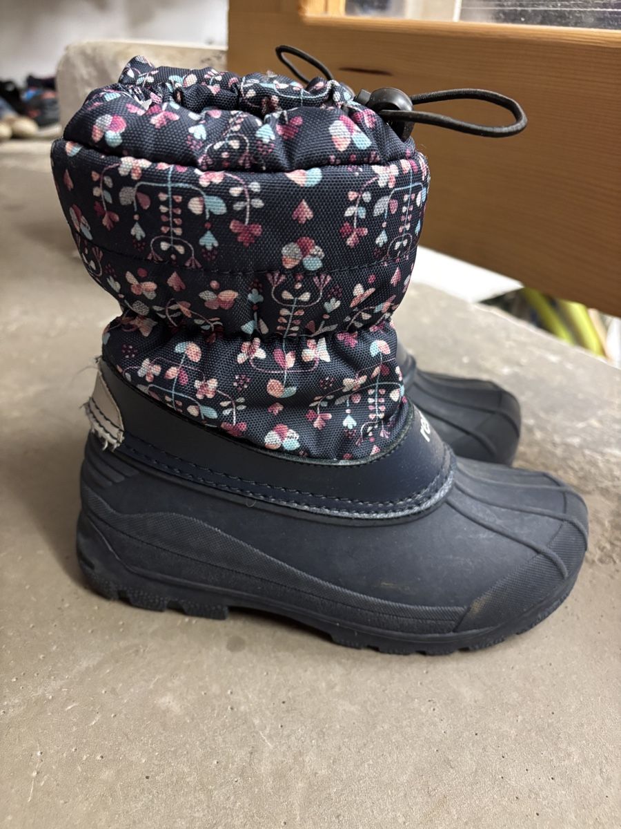 Reima Schuhe für Mädchen: Reima Winterstiefel, Gr. 32, Blumenmuster – Gebraucht aus Büren an der Aare von Nikito2001