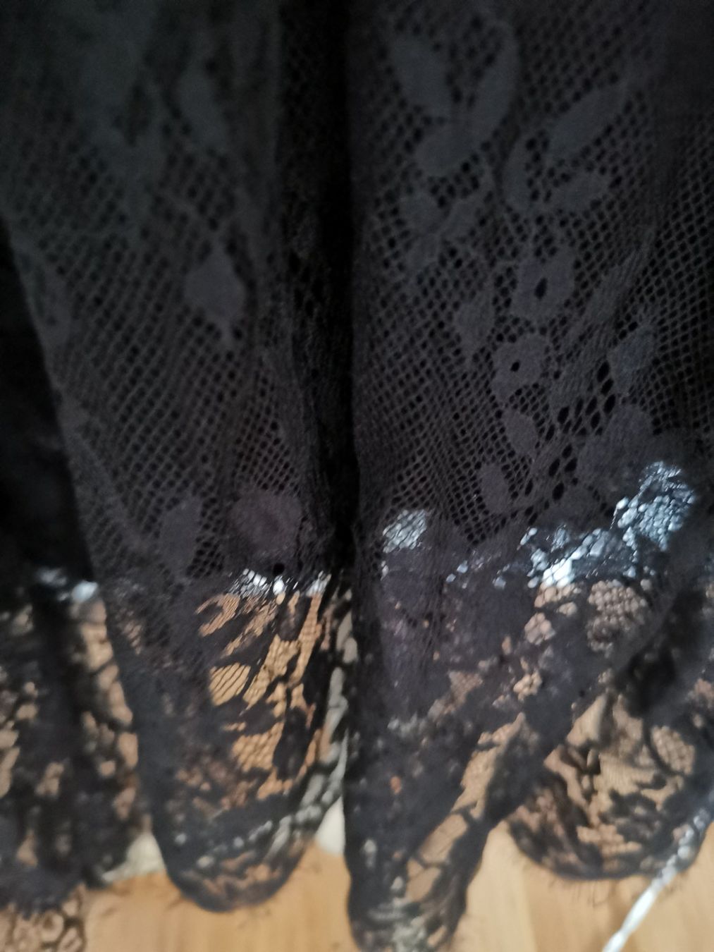 Robes: Robe dentelle&collier – Neuf (Voir description) à Brügg BE par Angel2300 2