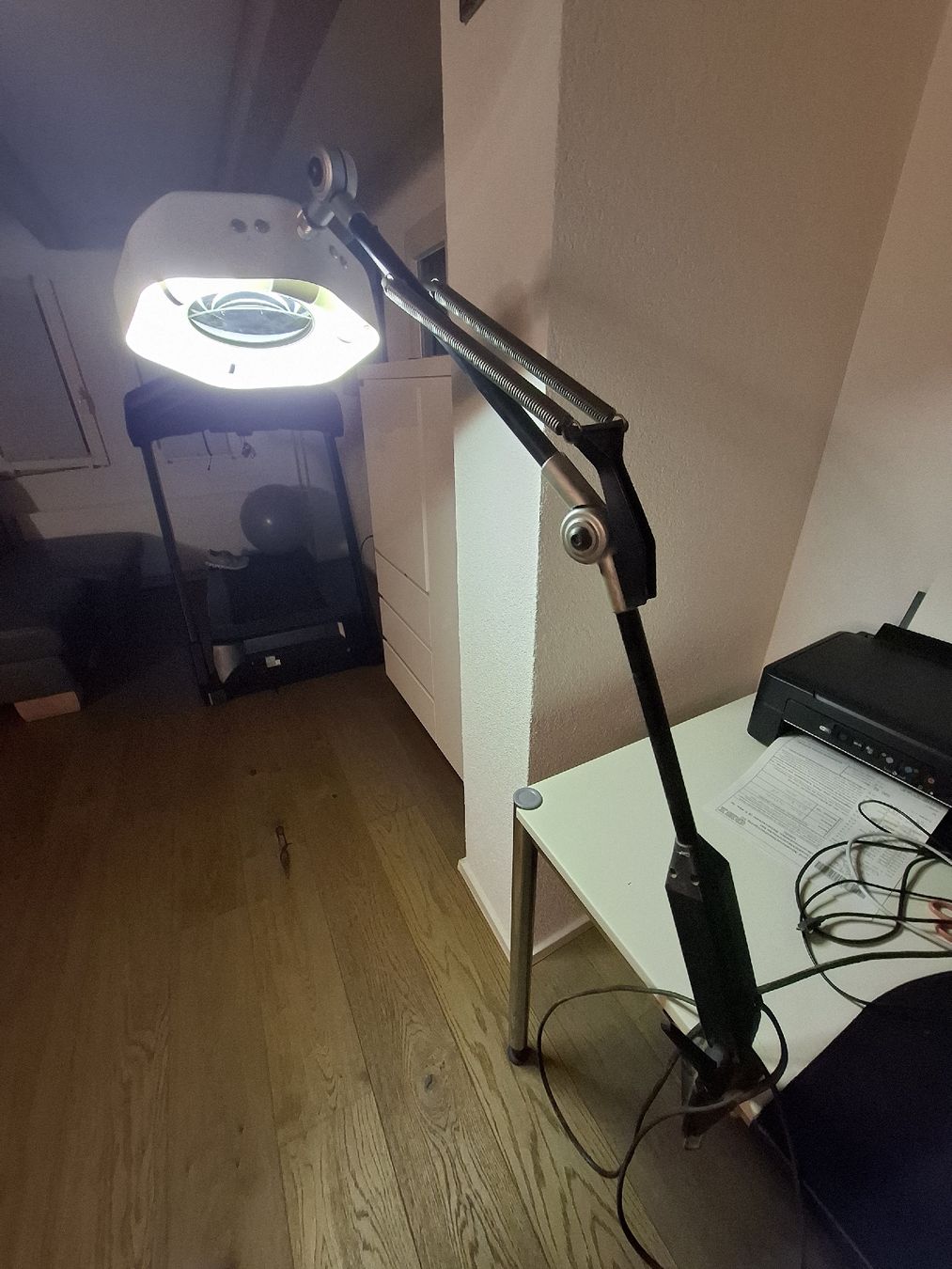 Lampe loupe articulée avec fixation sur table occasion (Gebraucht) in ...