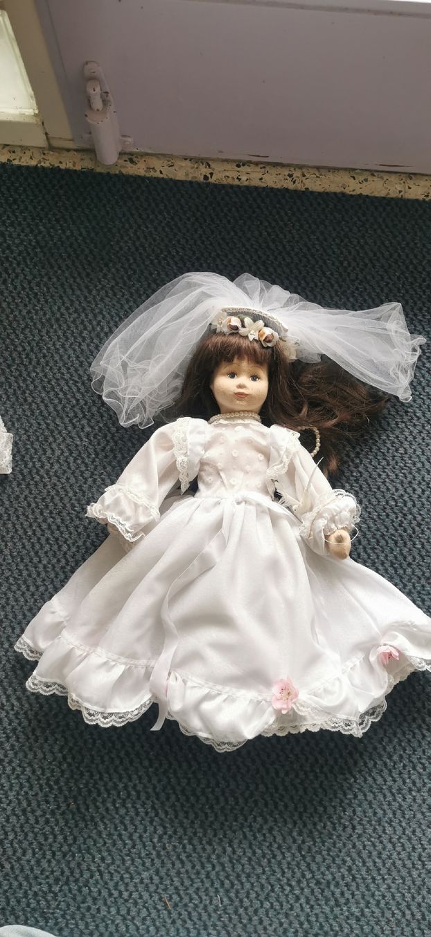 Bambole: RECHERCHONS COLLECTIONNEUR POUPÉES – Usato da Tavannes venduto da shannonmeylan2003