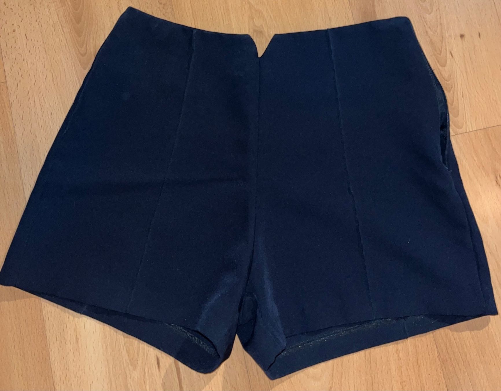 Pantaloni: Stoffshorts, dunkelblau, S – Usato da Riet (Neftenbach) venduto da kim_gfw6