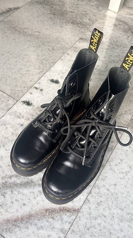 Scarpe da uomo: Dr.Martens  – Usato da Arbedo venduto da MonicaZ01 1