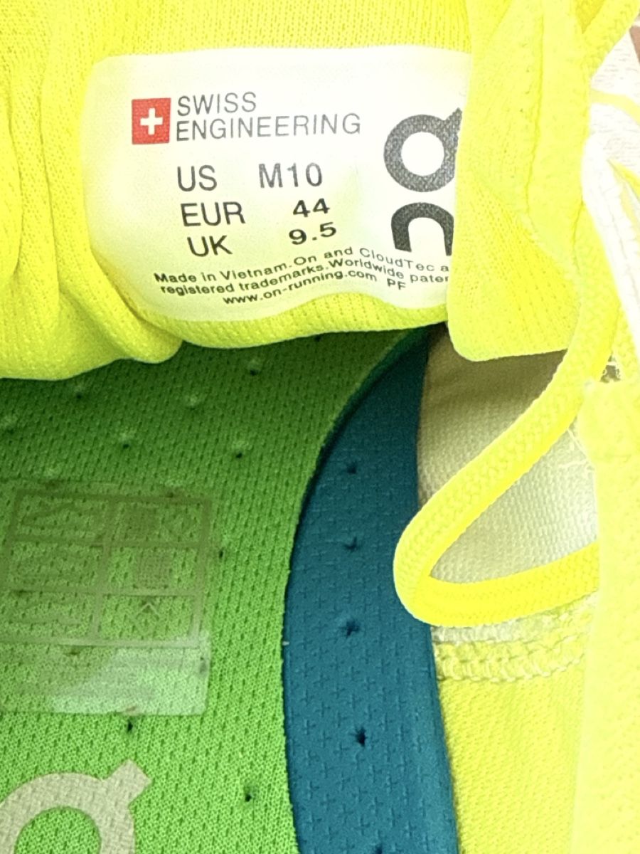 On Herrenschuhe: On Laufschuhe Cloudflash weiss/gelb Grösse 44  – Gebraucht aus Zürich von sha_vw65 9