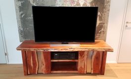 Designer TV Sideboard aus edlem Suar Holz