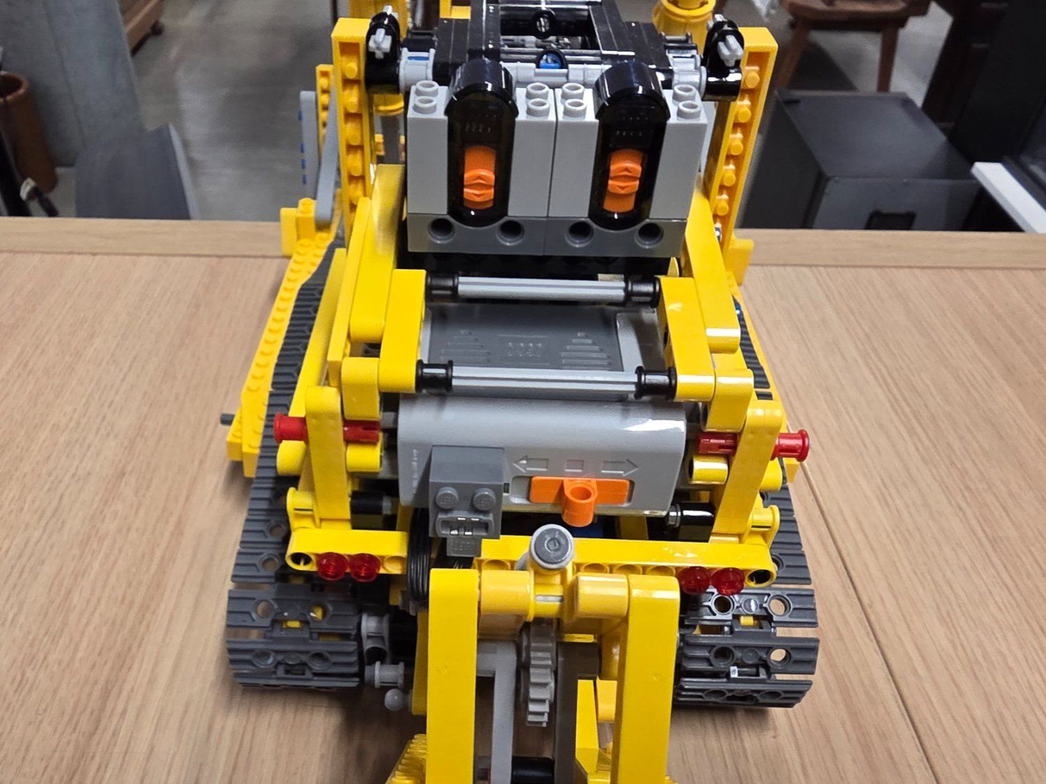 Lego Kit di costruzioni: LEGO Technic  - RC Bulldozer mit Motor – Usato da Chur venduto da FeschtlandBrockiChur 3