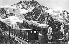 Jungfraubahn BE Elektrischer Gebirgszug beim Gletscher Bahn
