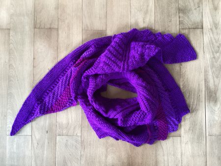 Warmer Wollschal, handgestricktes Unikat in Violett, Winter