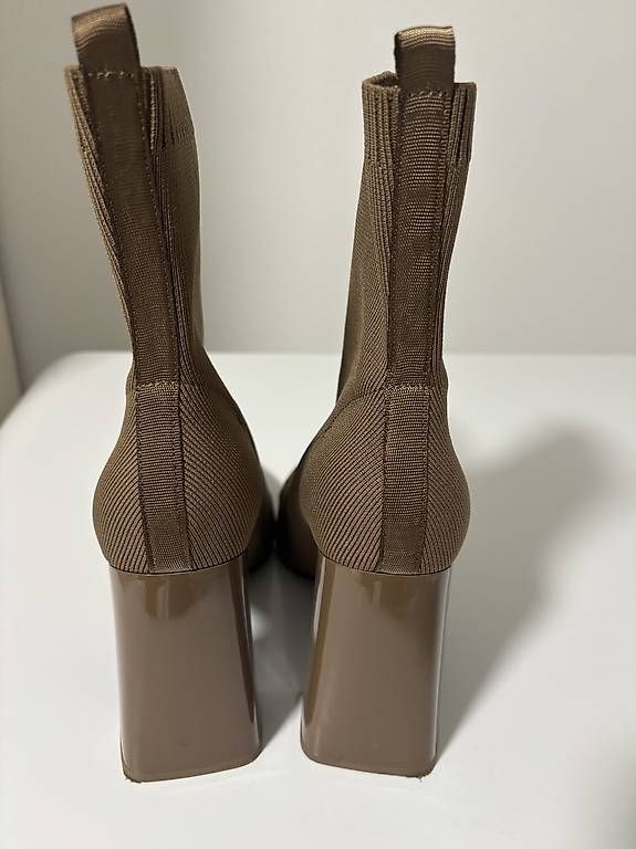 Scarpe da donna: Stivaletti Zara – Usato da Soazza venduto da afa_r6cx 1