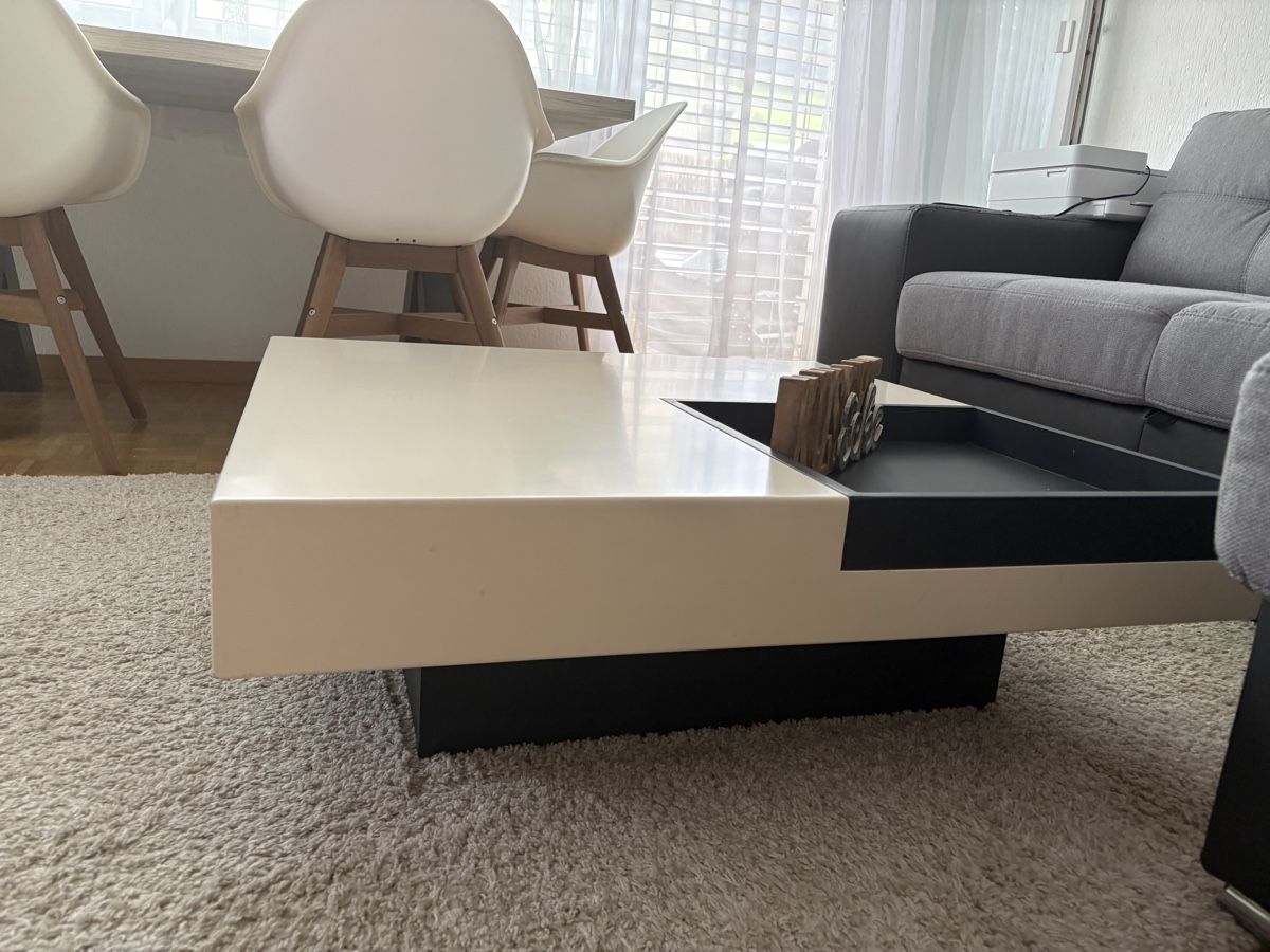 Tische: Couchtisch mit Teppich – Gebraucht aus St. Gallen von I.m20 1