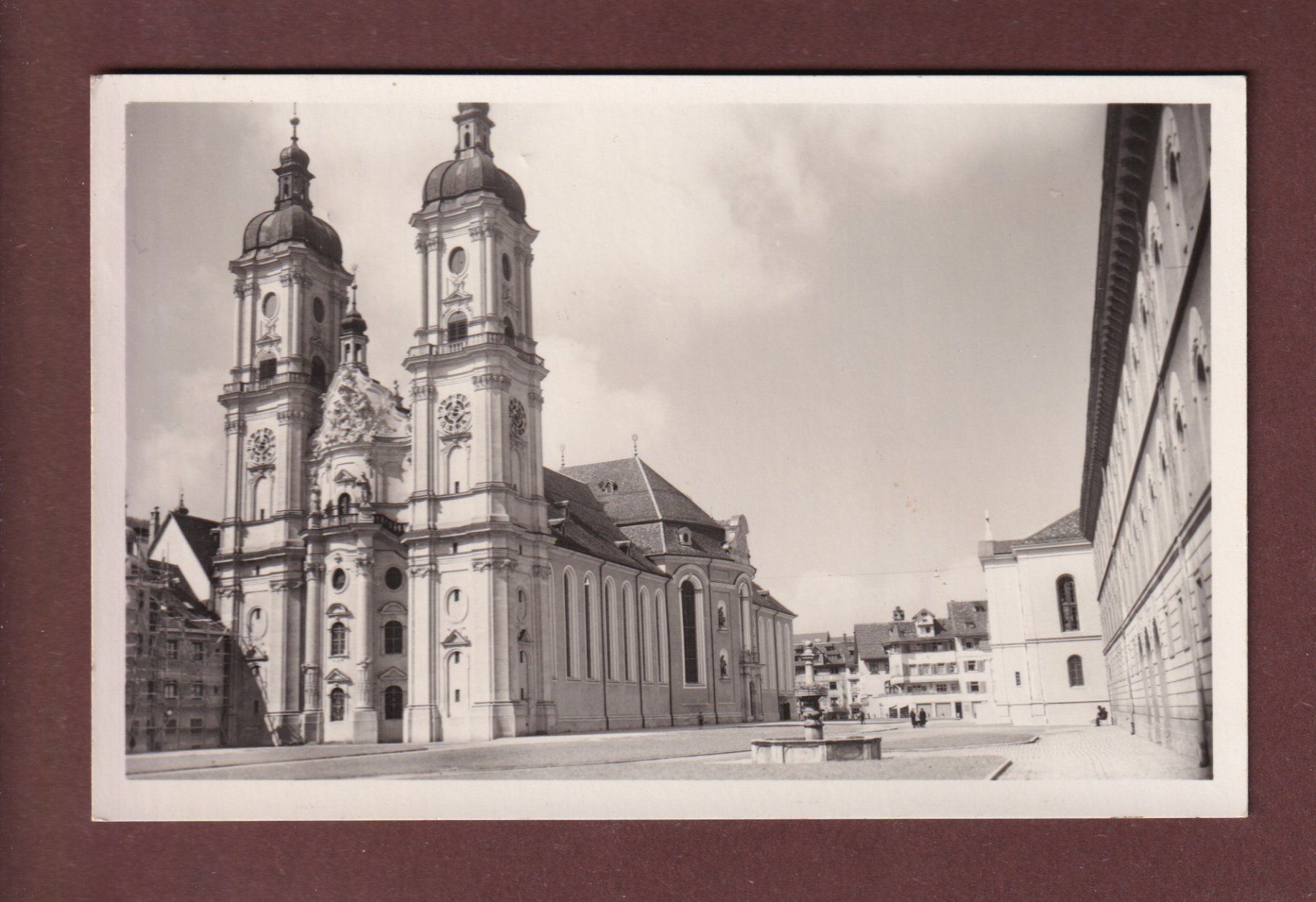 Cartoline postali: ST. GALLEN - Klosterplatz – Usato da Pully venduto da nicecards-shop