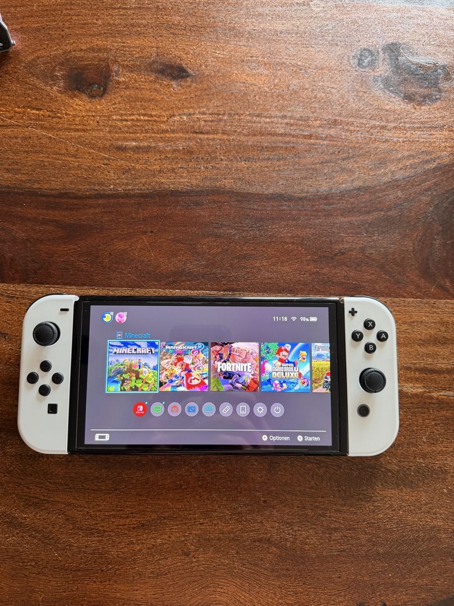 Nintendo Konsolen: Nintendo Switch OLED + Pro Controller + 5 Spiele – Gebraucht aus Zürich von Dani_46 6