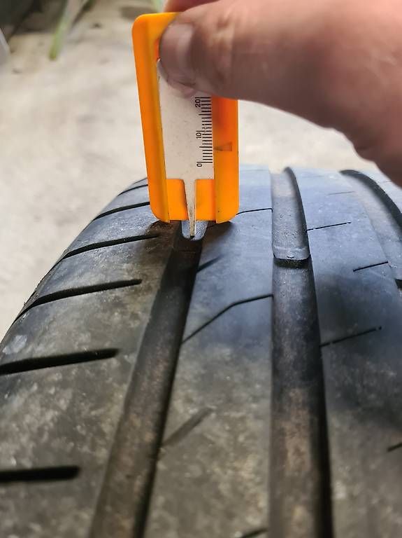 Pneus & Kompletträder: Sommerreifen 235/55R17 103W – Gebraucht aus Dinhard von daewuerfeli 3