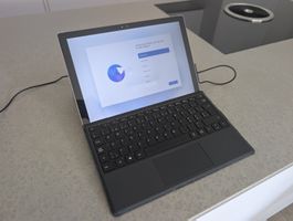 Microsoft Surface Pro 4 mit Windows 11 Pro