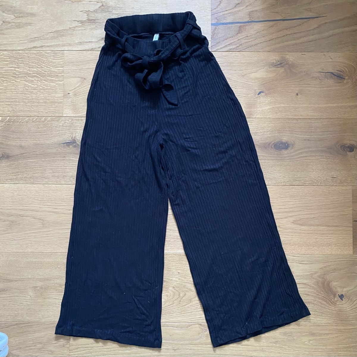 Pantaloni: Schwarze Stoffhose von Stradivarius, Grösse S – Usato da Hinwil venduto da crn139