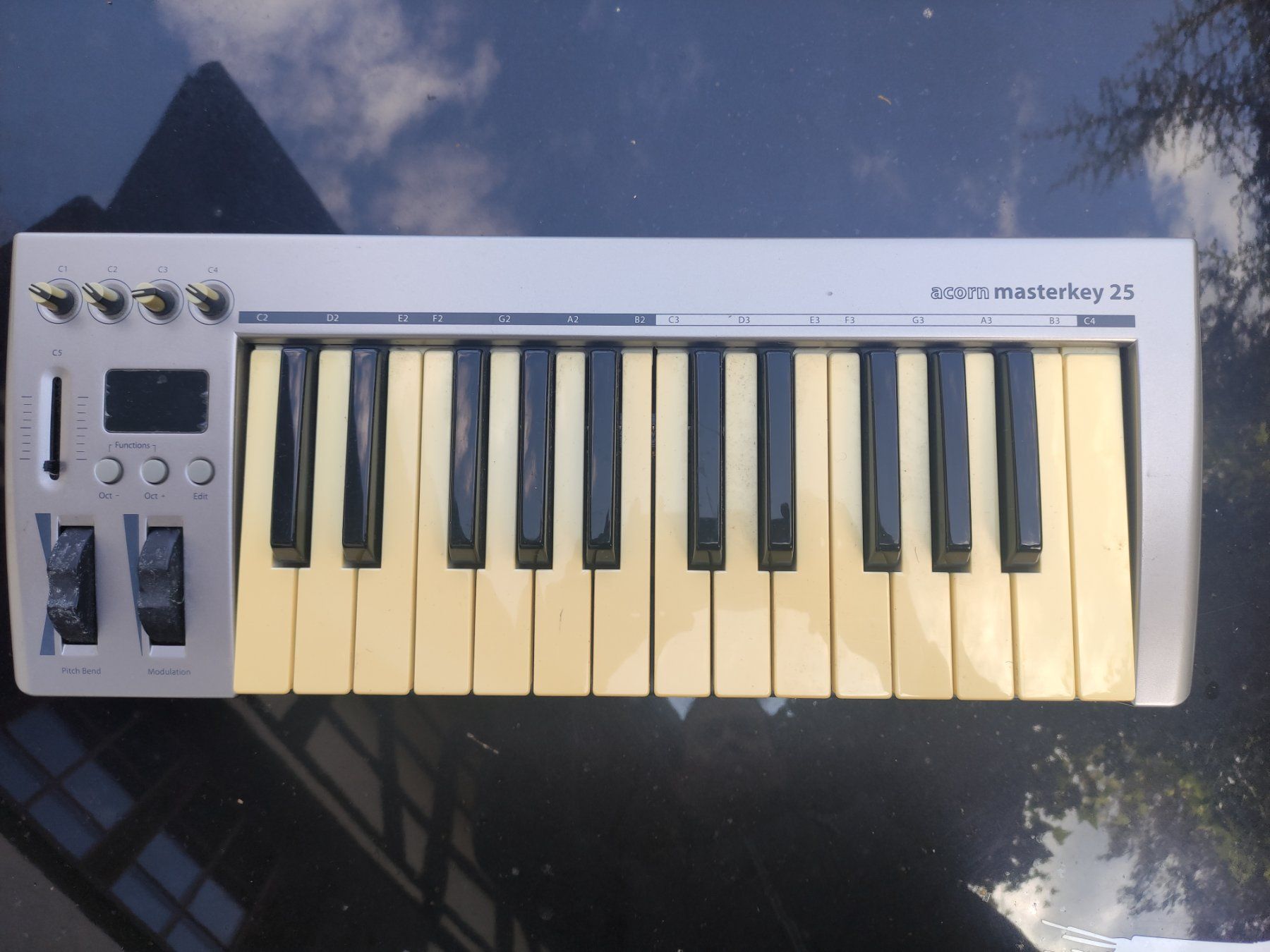 Strumenti musicali: Masterkey 25 keyboard  Acorn – Usato da Cham venduto da cgroove