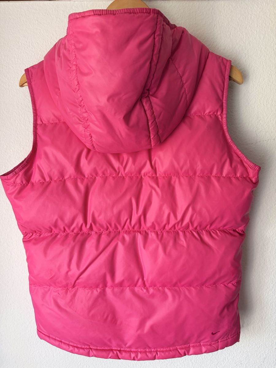 Nike Gilet & Giacche senza maniche: Nike Pink Puffer Vest Hooded  – Usato da Oberwil b. Zug venduto da fis_2wtq 1