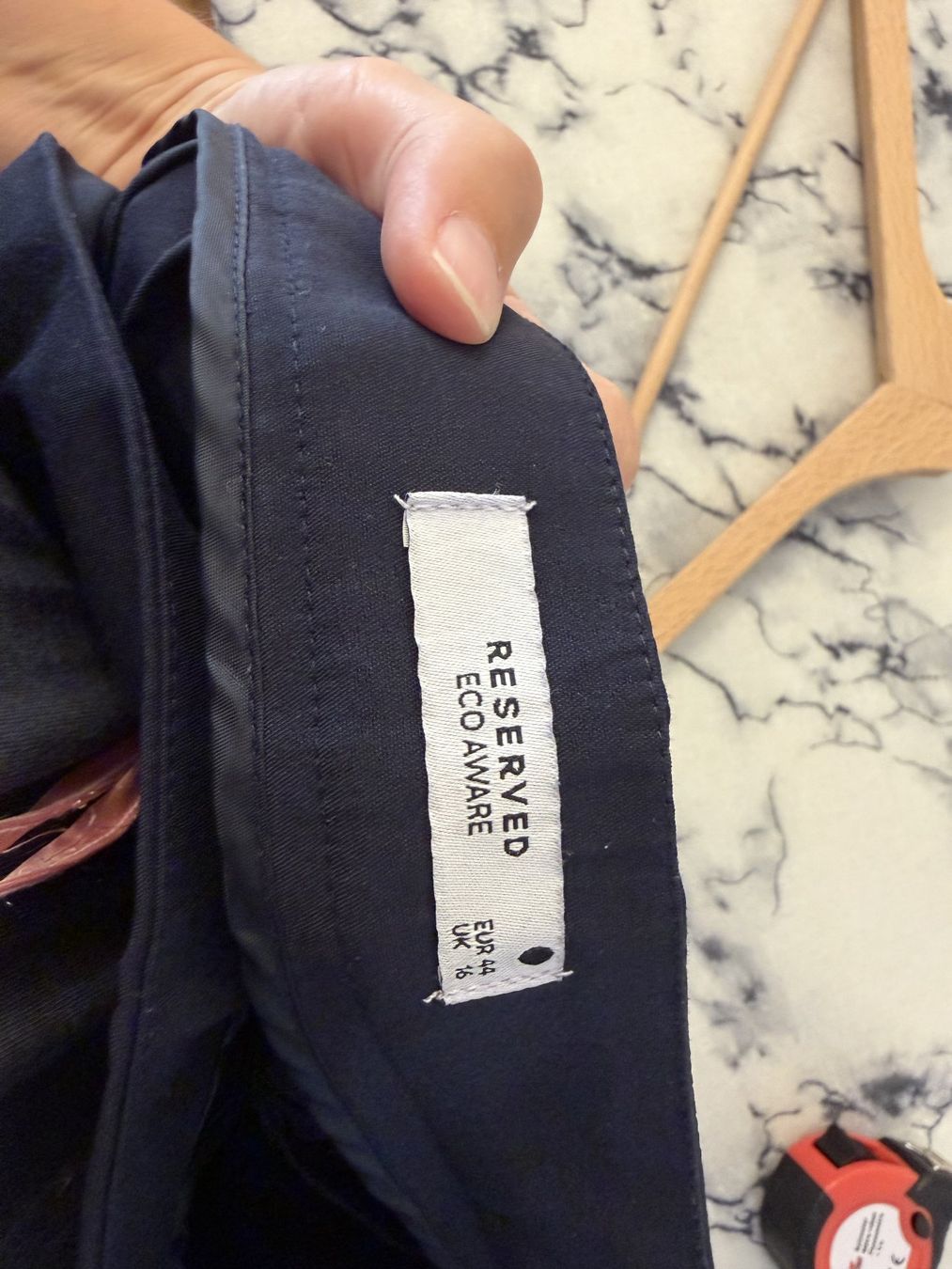 Pantaloni: Dunkelblaue Damenhose, elegant geschnitten – Usato da Schübelbach venduto da flo_z6vh 1
