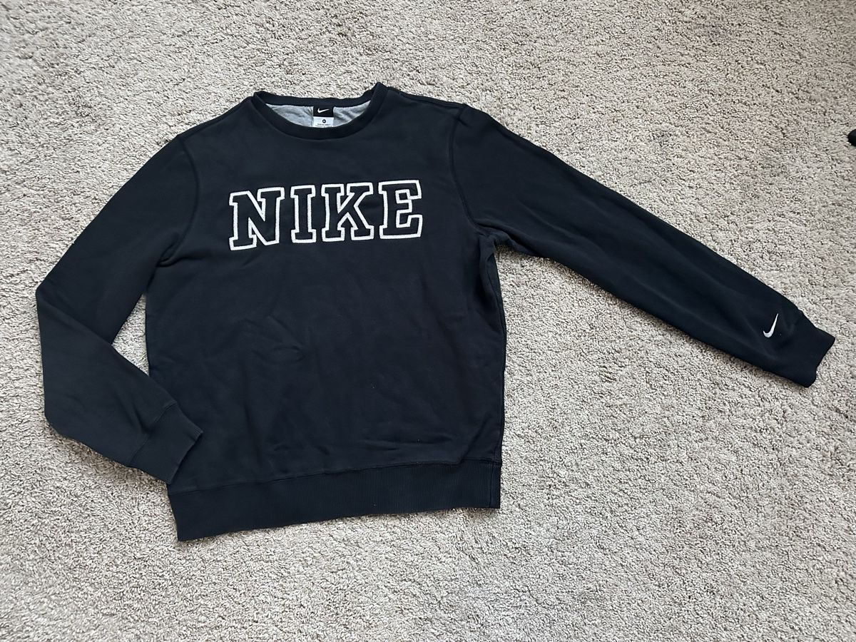 Nike Maglioni & Felpe: Nike College Sweatshirt / Pullover, Gr. M – Usato da Basel venduto da Oloir