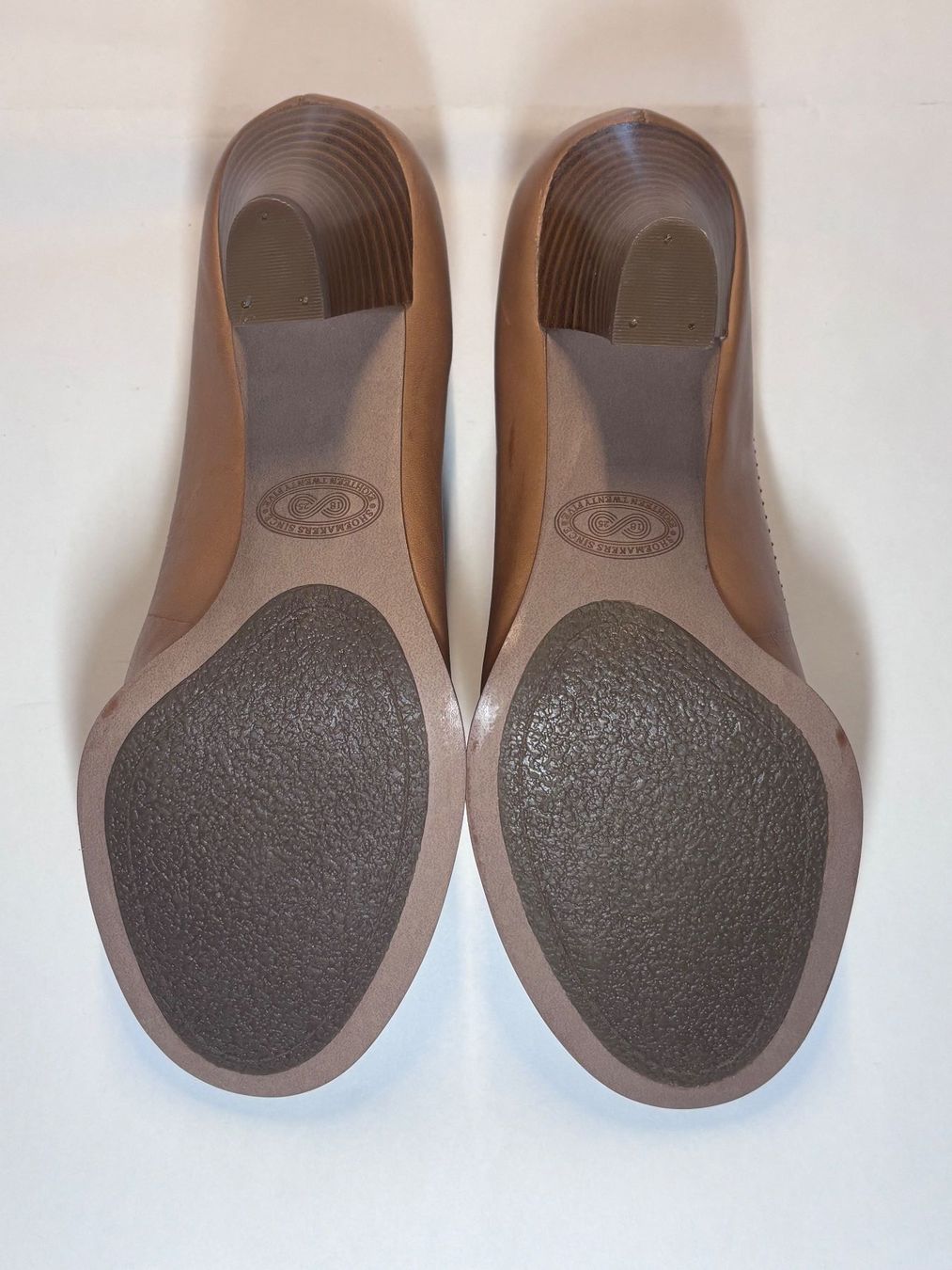 Clarks Chaussures femmes: Hellbraune, Clarks, Blockabsatz Leder Pumps in Gr.38 – D'occasion à Möhlin par MichaBS85 4