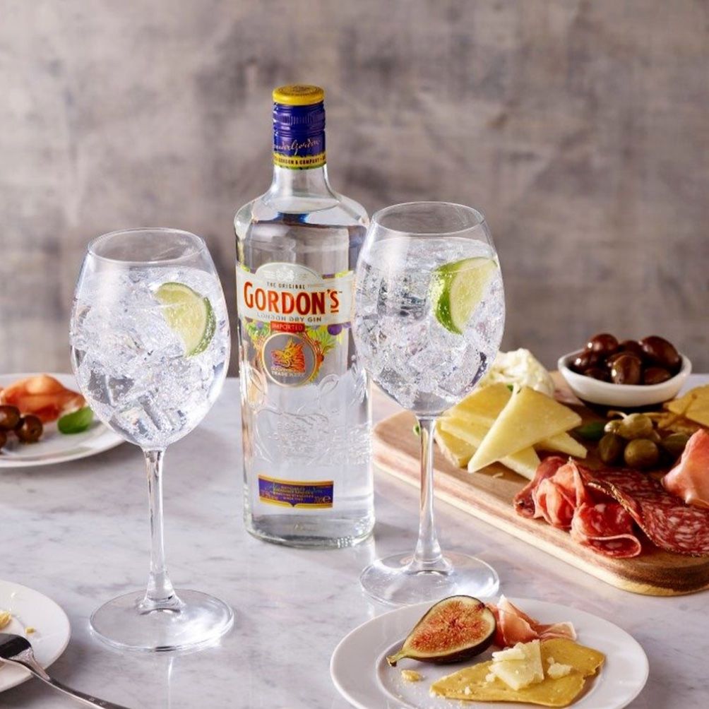 Bevande alcoliche: Gordon's London Dry Gin 37,5% Vol – Nuovo (secondo la descrizione) da Bülach venduto da RockBottomOffTheRamp 9