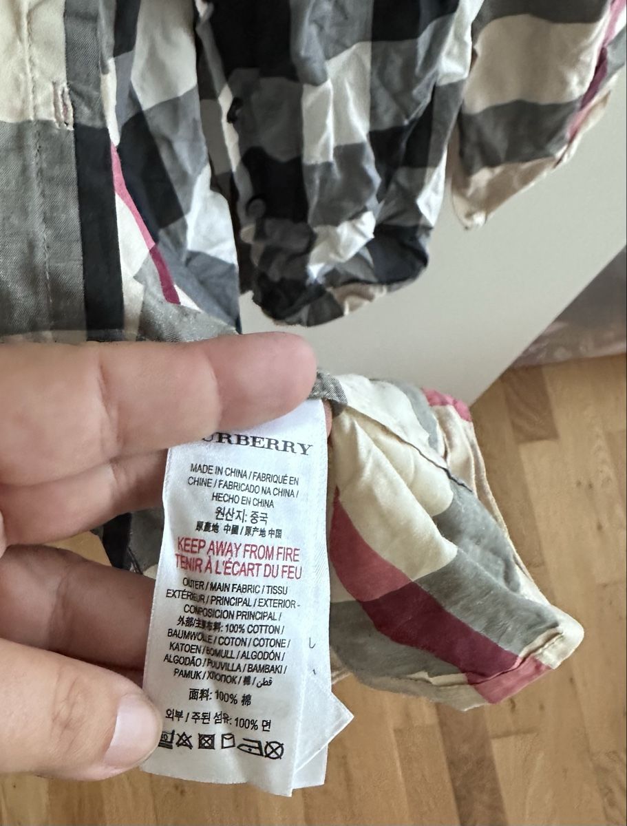 Burberry Blouses, T-shirts & Tops: Burberry Top – D'occasion à Dürrenroth par tvy_bh56 5