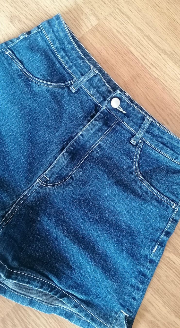 Pantaloni: Short, short en jean, pantalon – Usato da Montcherand venduto da petiteoune75 1