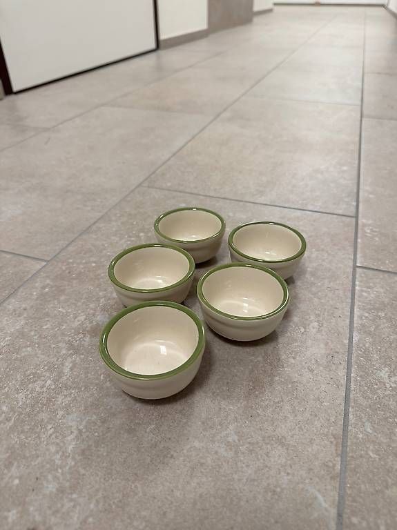 Tazze: 5 Luxus Kaffee-Tassen / Tee-Tassen – Usato da Schübelbach venduto da Rahnmont