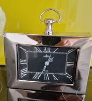 Tischuhr Silber Quarz mit römischen Ziffern