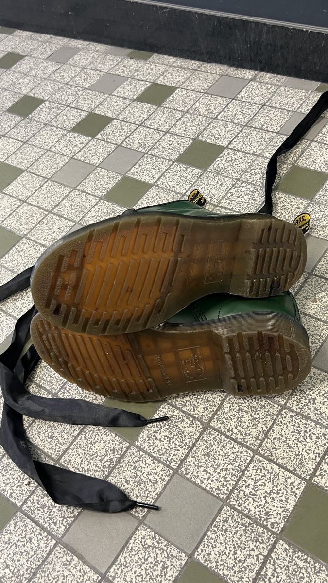 Dr. Martens Scarpe da uomo: Dr. Martens 1460 vertes, taille 38 – Usato da Genève venduto da Leboucheoreilles 6