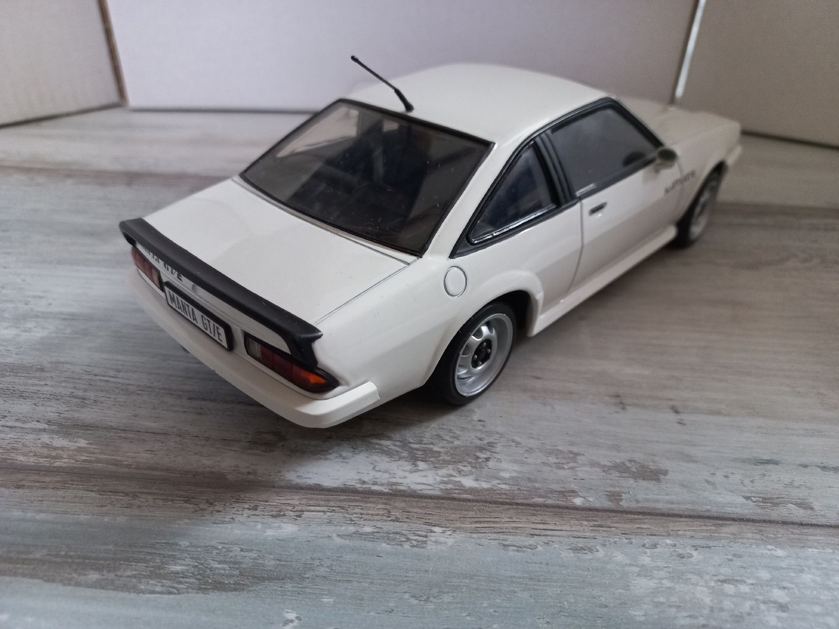 Revell Modellautos: Opel Manta GTE 1/18 Revell – Gebraucht aus Attalens von remy_s00 1