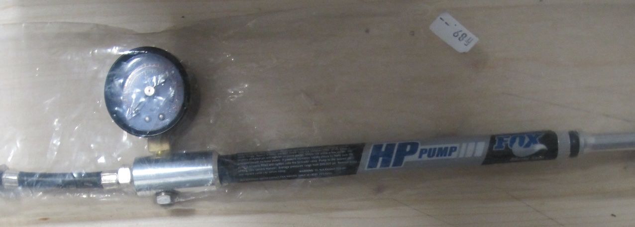Pompes et pièces: Fox HP pump Stossdämpferpumpe – Neuf avec emballage d'origine à Reinach BL par breidarlon728 1