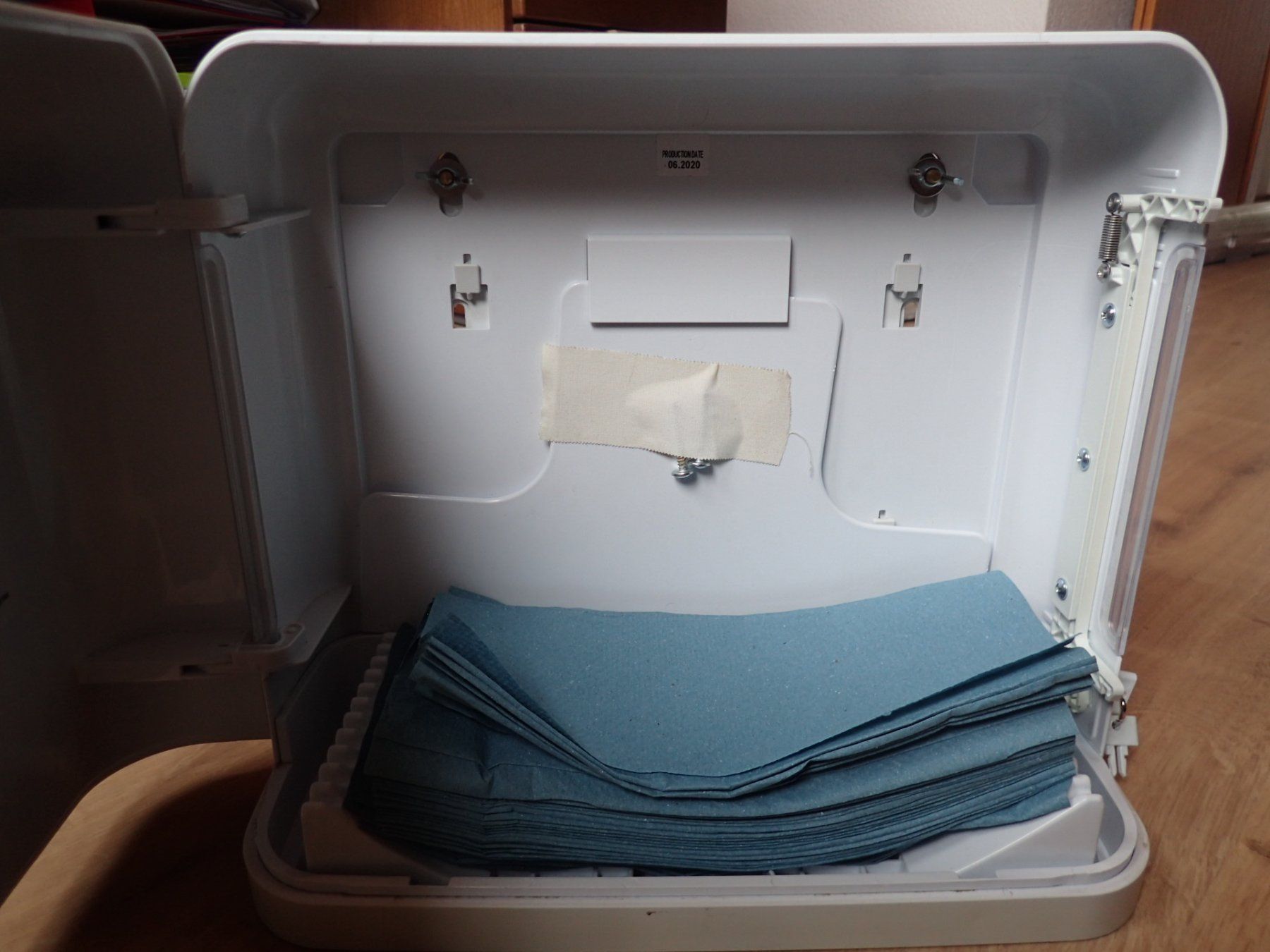 Handtuchhalter: Papierhandtuchspender – Gebraucht aus Heimberg von MK_WS 2