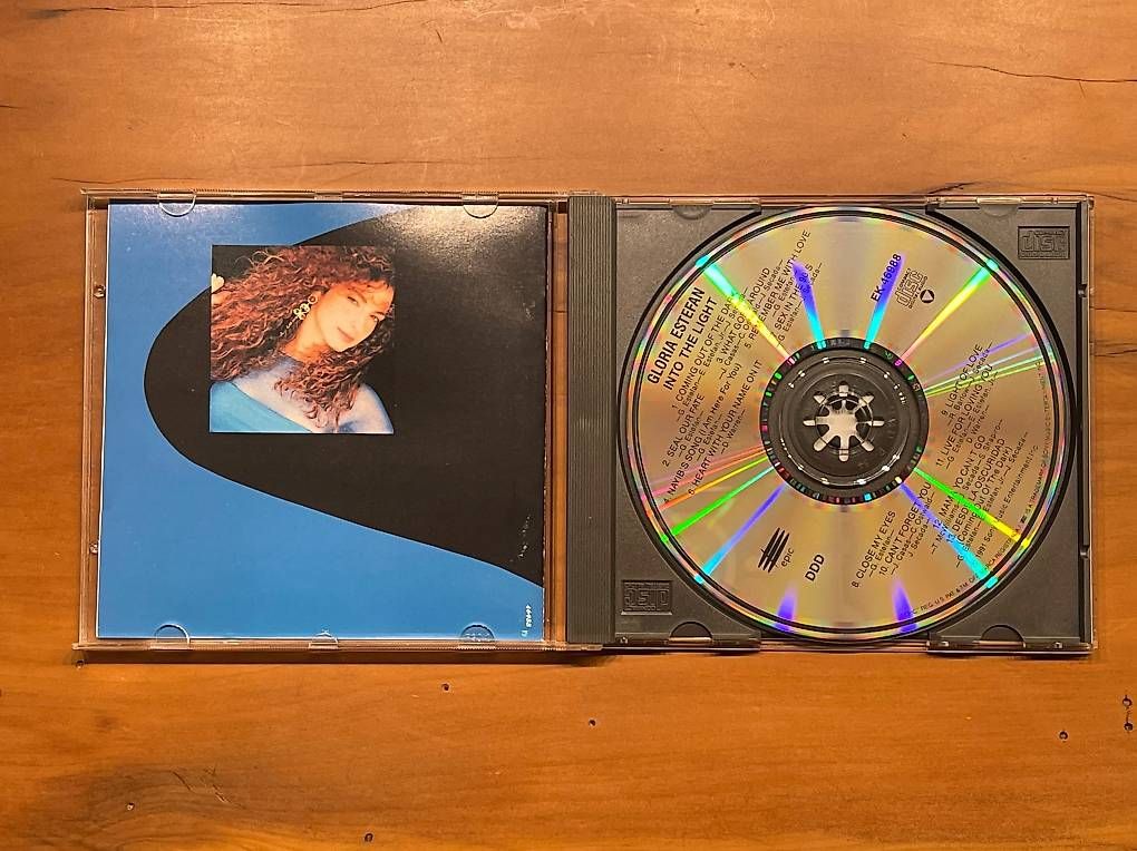CD: Gloria Estefan CD: Into the Light – Usato da Volketswil venduto da doughboy 1