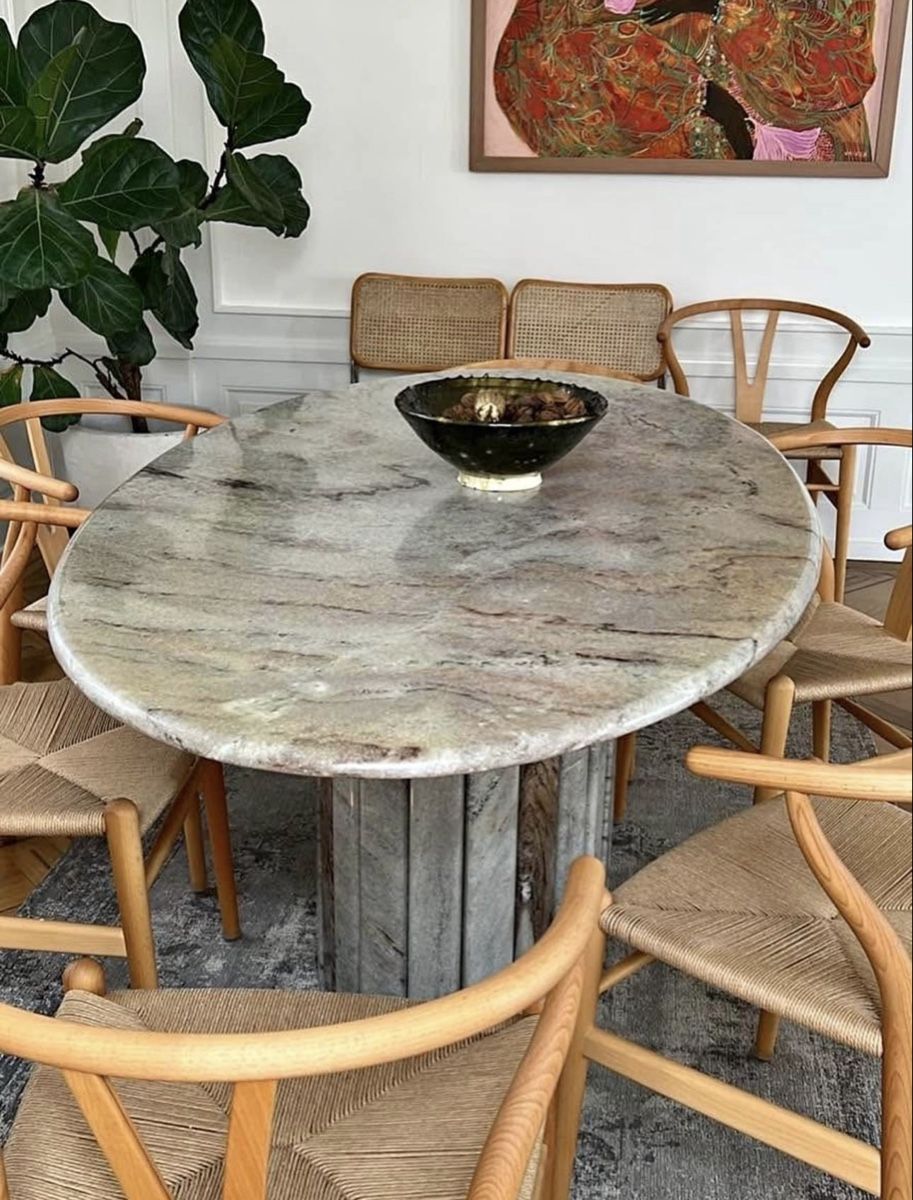 Tische: Oval Marble Table, Pedestal Base, Good Condition – Gebraucht aus Neuchâtel von kri_sqz5