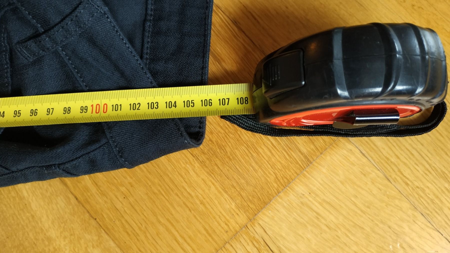 Jeans: neue schwarze Jeanshose, Grösse 36/38 – Nuovo (secondo la descrizione) da Dübendorf venduto da Jolenia 3