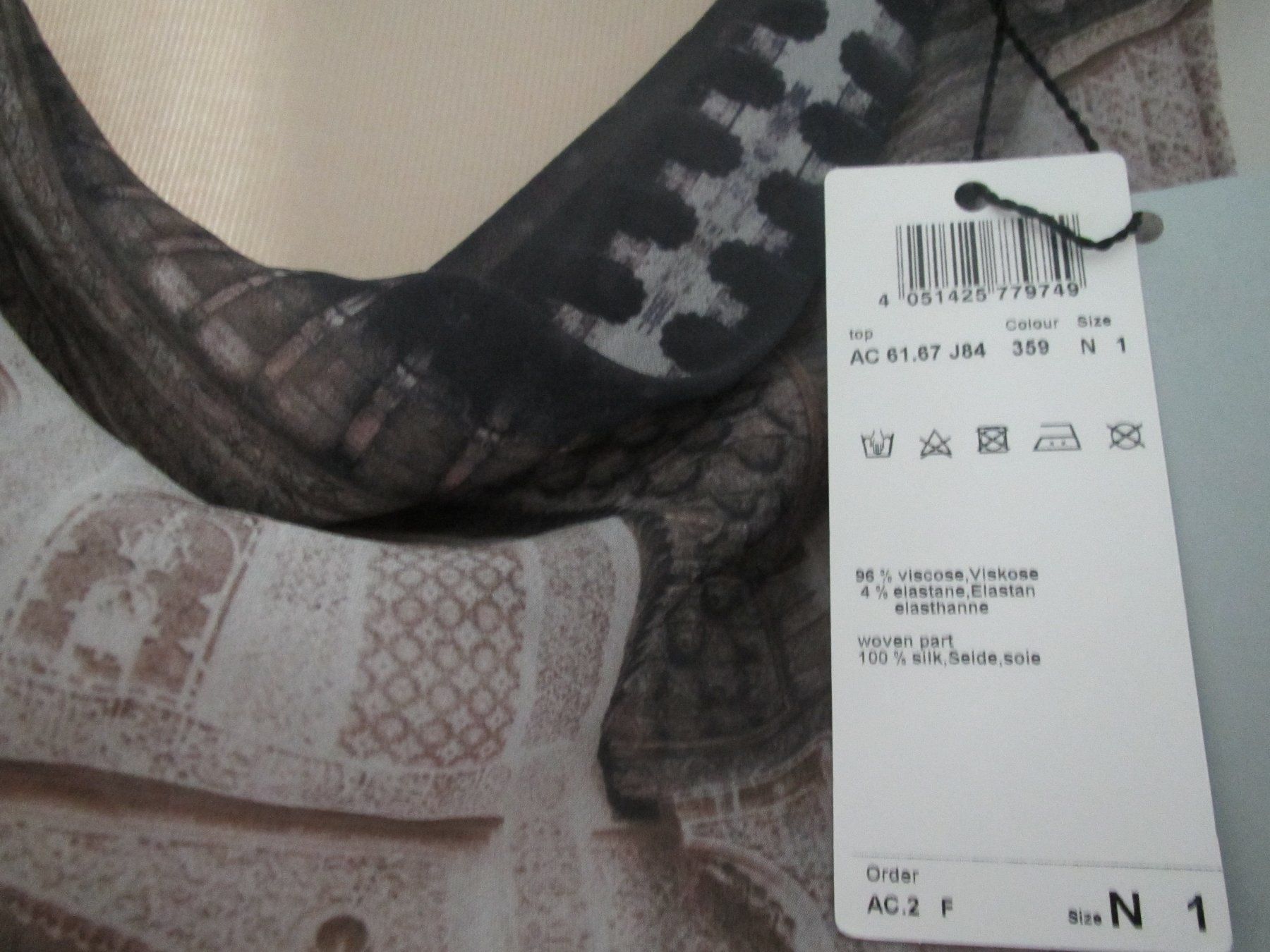 Marc Cain Top: Marc Cain Top NEU – Nuovo e nell'imballaggio originale da Gossau ZH venduto da Amelia70 1