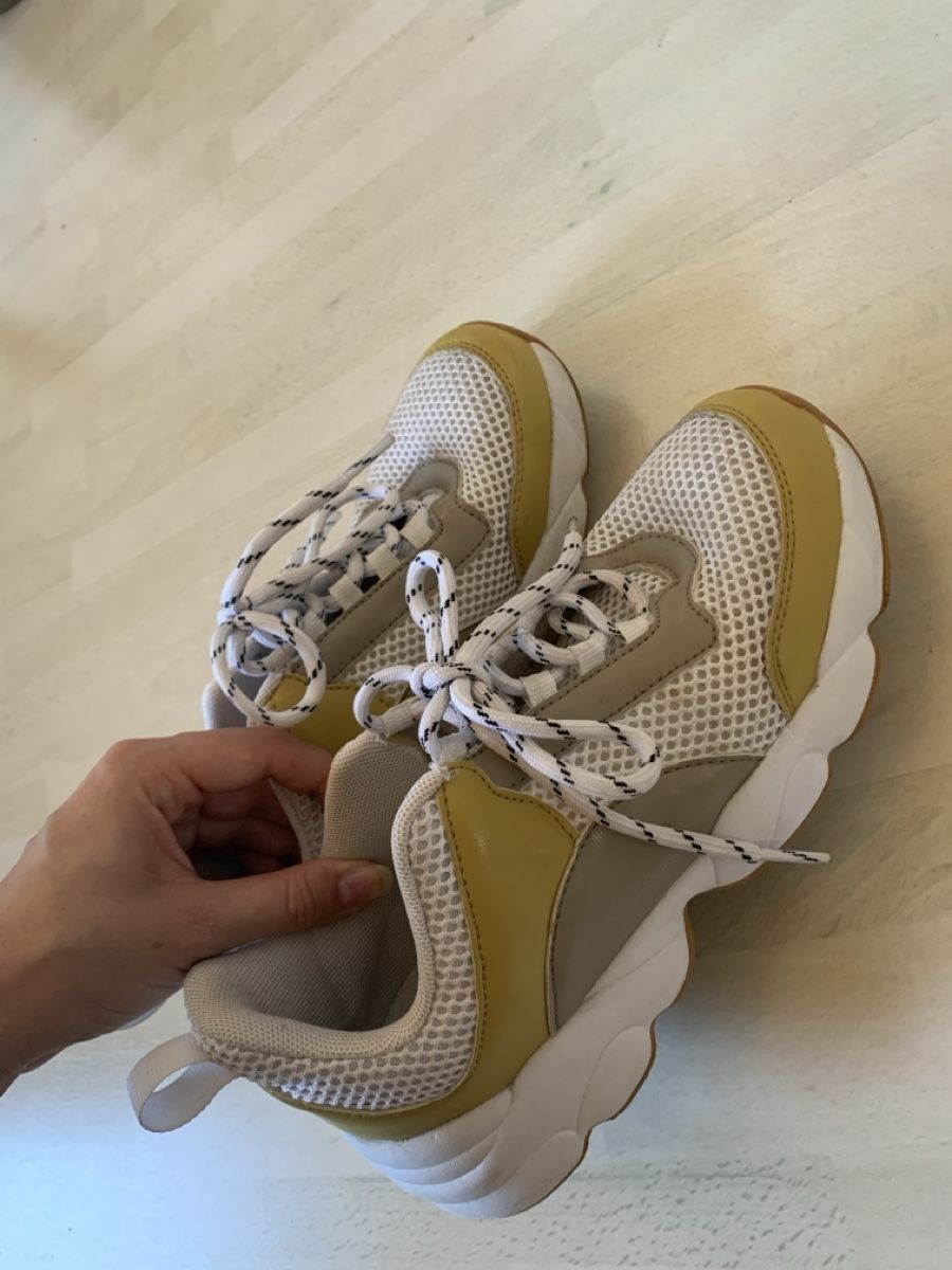 Scarpe da donna: Sneaker/Turnschuhe 37 gelb/weiss/beige – Usato da Sargans venduto da aebi081