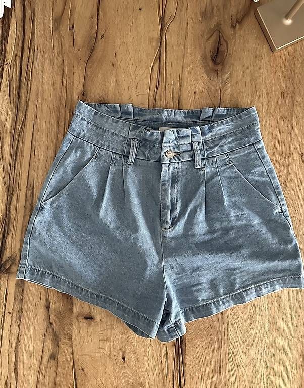 Jeans: Jeans-Shorts (L) – Usato da Füllinsdorf venduto da Neewmi 1