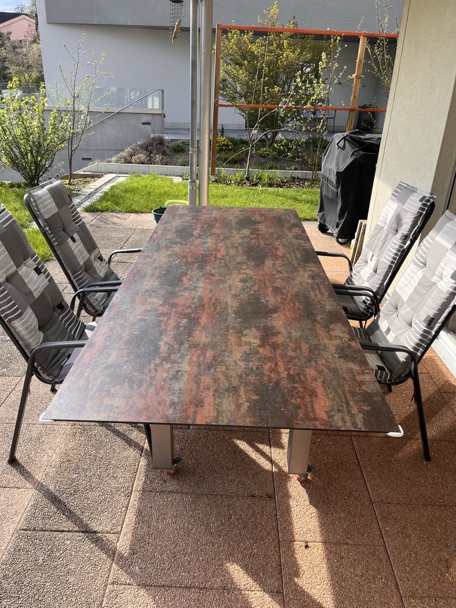 Tische: Gartentisch mit Keramikplatte auf Rollen – Gebraucht aus Gränichen von lisalouisa 1