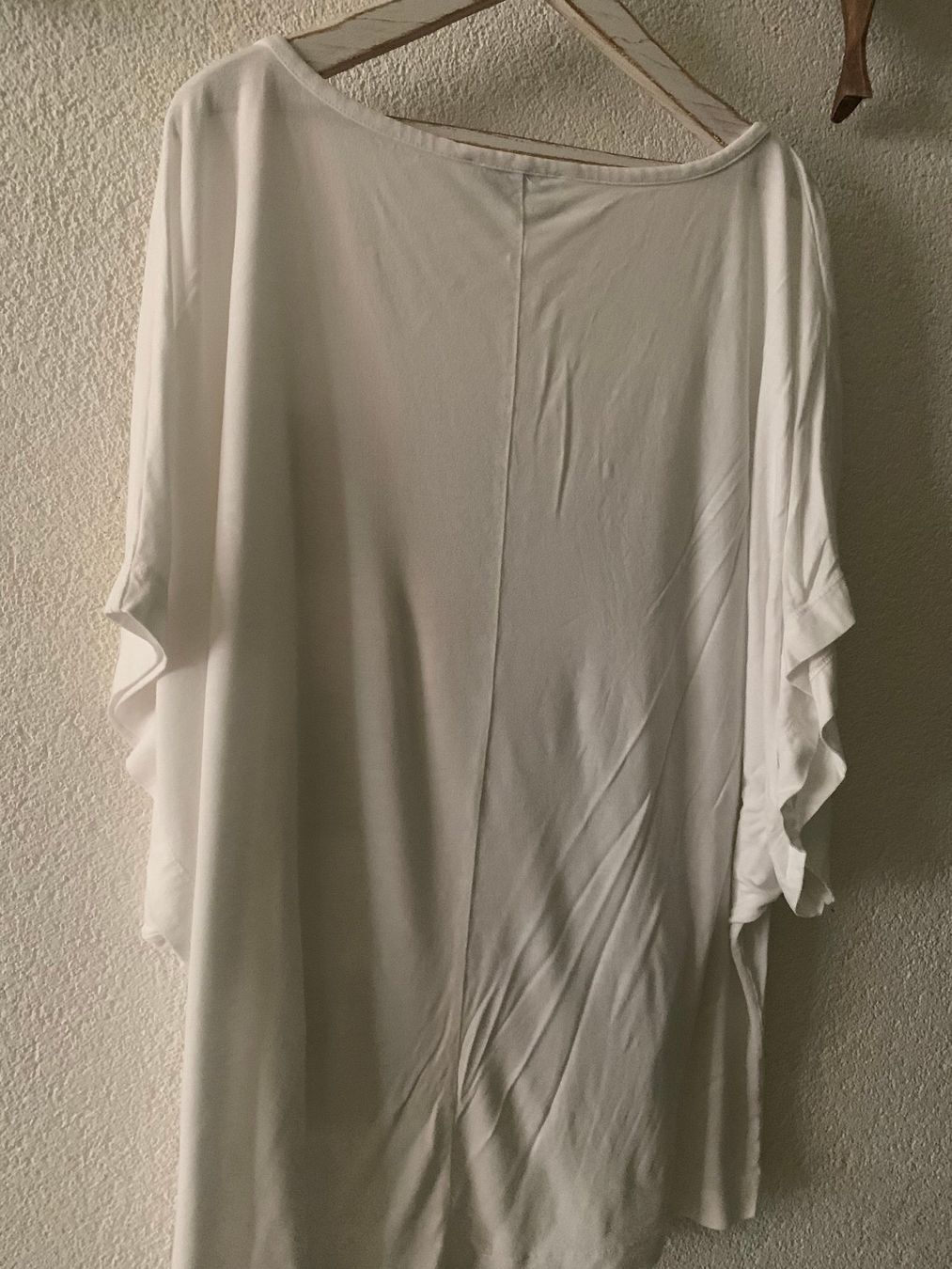 T-shirt: Shirt kurzarm weiss mit Goldaufdruck, XL oder L oversize – Usato da St. Gallen venduto da Miousch 4