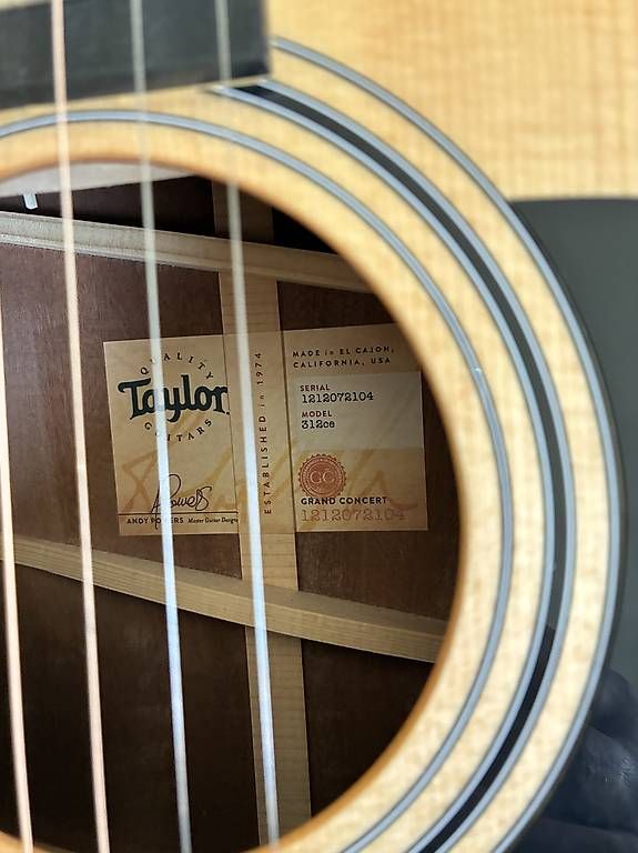 Strumenti musicali: Taylor 312ce V-Class Westerngitarre – Usato da Basel venduto da Delaed 2